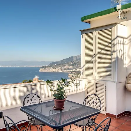 House Aura Sea View Дом отдыха