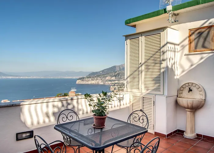 House Aura Sea View בית נופש